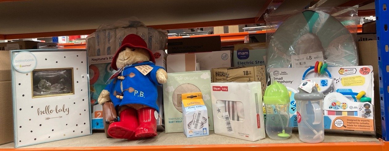 Lot 217  
            Edinburgh SR24 - Delivery Only 

                
QUANTITY OF BABY & TODDLER ITEMS TO INCLUDE PEARHEAD HELLO BABY MEMORY BOOK, MILE...