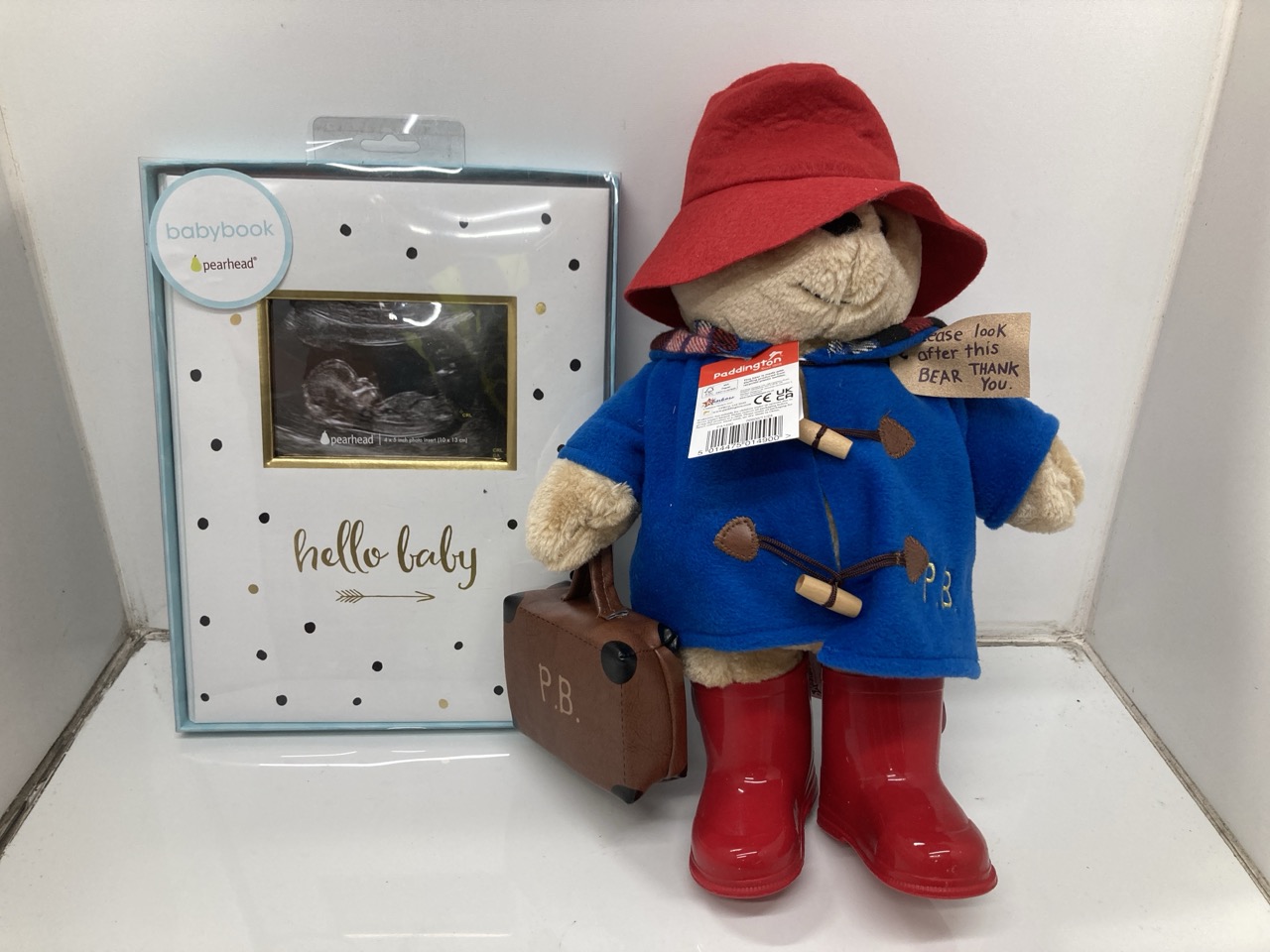 Lot 217  
            Edinburgh SR24 - Delivery Only 

                
QUANTITY OF BABY & TODDLER ITEMS TO INCLUDE PEARHEAD HELLO BABY MEMORY BOOK, MILE...