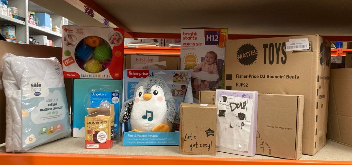 Lot 218  
            Edinburgh SR24 - Delivery Only 

                
QUANTITY OF BABY & TODDLER ITEMS TO INCLUDE ANGELCARE HAPPY SEAL BABY BATH ROOM T...