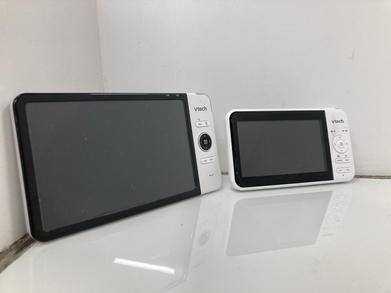 Lot 219  
            Edinburgh SR24 - Delivery Only 

                
QUANTITY OF BABY & TODDLER ITEMS TO INCLUDE VTECH MODEL VM924: LOCATION - C RACK