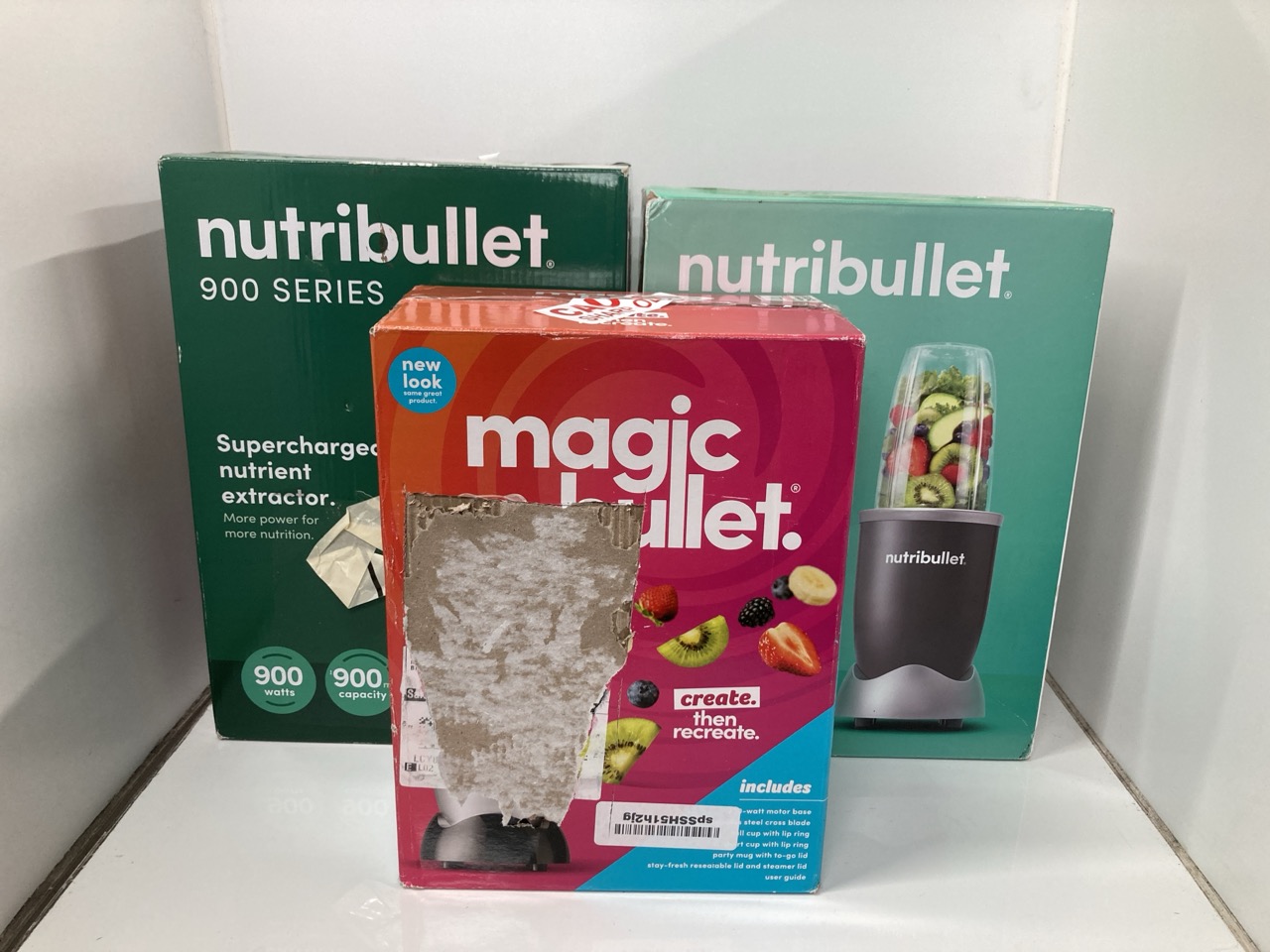 Lot 221  
            Edinburgh SR24 - Delivery Only 

                
QUANTITY OF KITCHEN & APPLIANCES ITEMS TO INCLUDE NUTRIBULLET BLENDER 600 SERIES ...