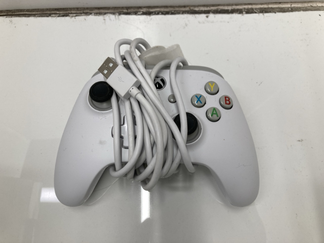 Lot 223  
            Edinburgh SR24 - Delivery Only 

                
QUANTITY OF TECH & GAMING ITEMS TO INCLUDE 8BITDO ULTIMATE 2 BLUETOOTH CONTROLLER... - Image 4