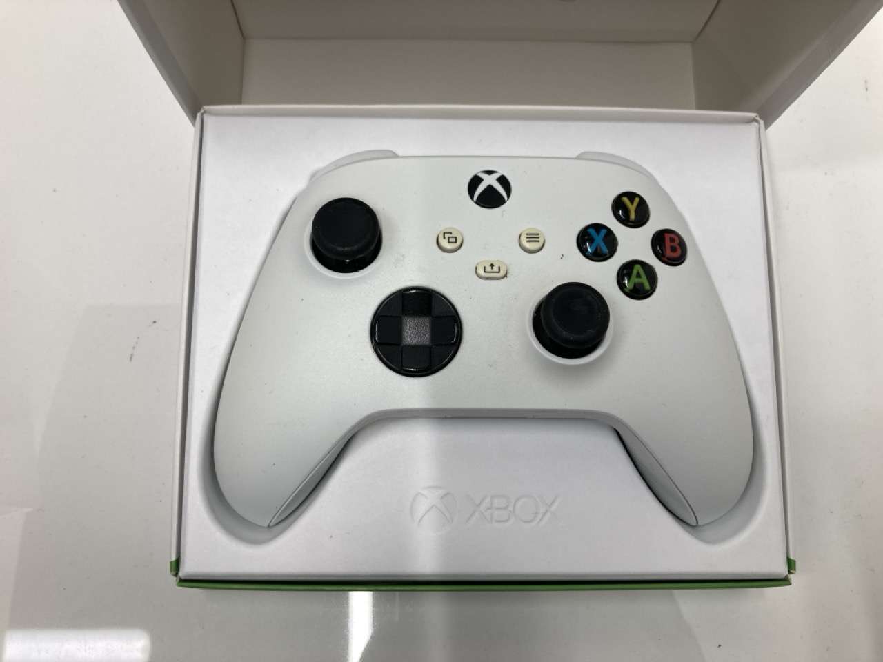 Lot 224  
            Edinburgh SR24 - Delivery Only 

                
QUANTITY OF TECH & GAMING ITEMS TO INCLUDE 8BITDO ULTIMATE 2 BLUETOOTH CONTROLLER...