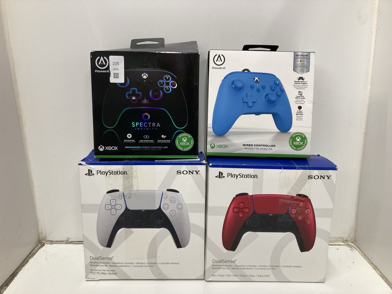 Lot 225  
            Edinburgh SR24 - Delivery Only 

                
QUANTITY OF TECH & GAMING ITEMS TO INCLUDE PLAYSTATION SONY DUALSENSE WIRELESS CO...
