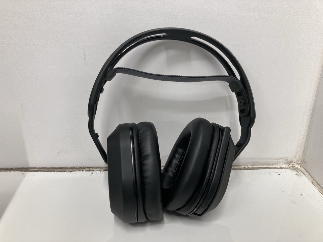 Lot 226  
            Edinburgh SR24 - Delivery Only 

                
QUANTITY OF TECH & GAMING ITEMS TO INCLUDE TURTLE BEACH STEALTH 500 BLACK PLAYSTA... - Image 4