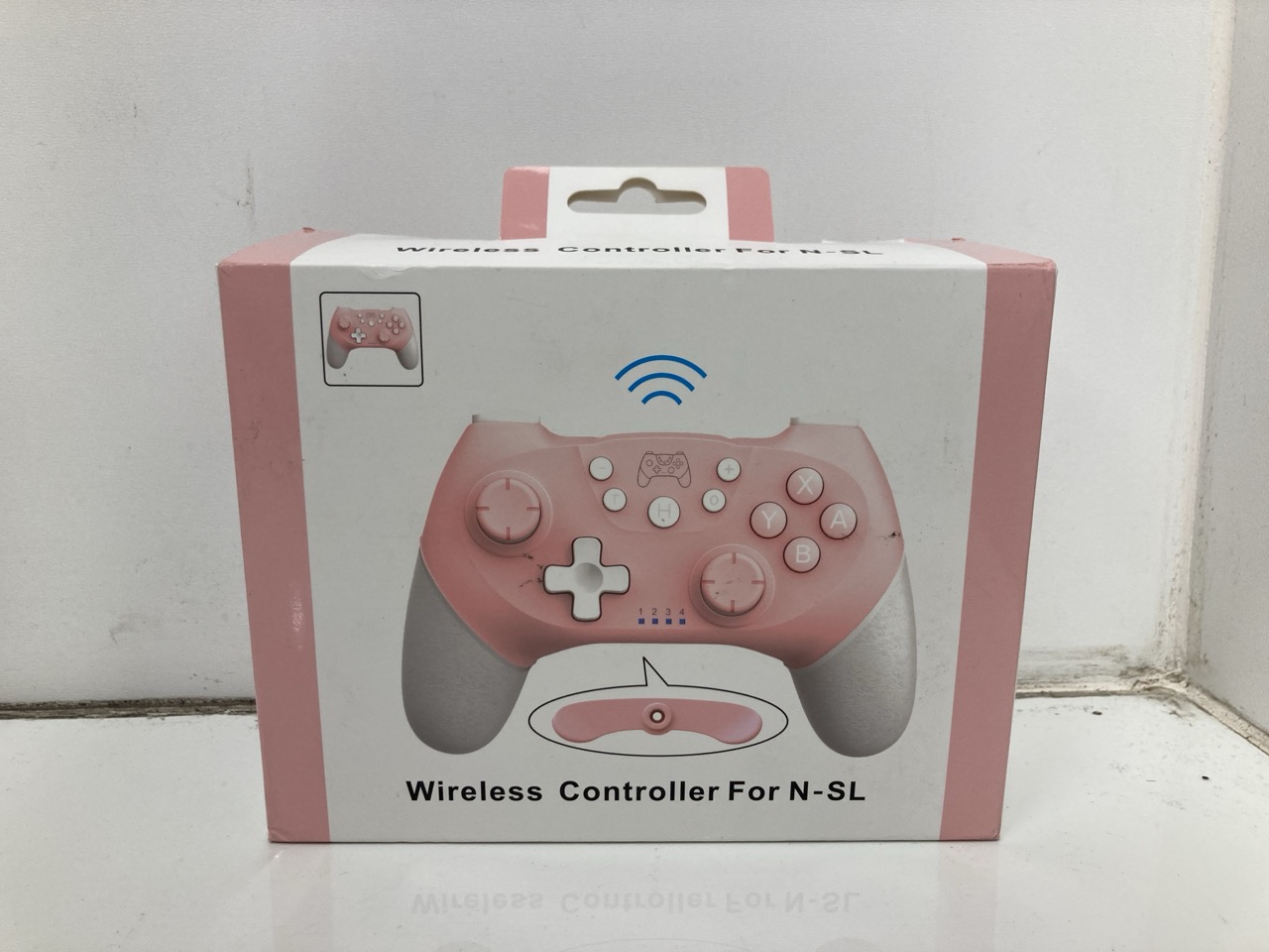 Lot 227  
            Edinburgh SR24 - Delivery Only 

                
QUANTITY OF TECH & GAMING ITEMS TO INCLUDE POWERA WIRELESS CONTROLLER FOR NINTEND...