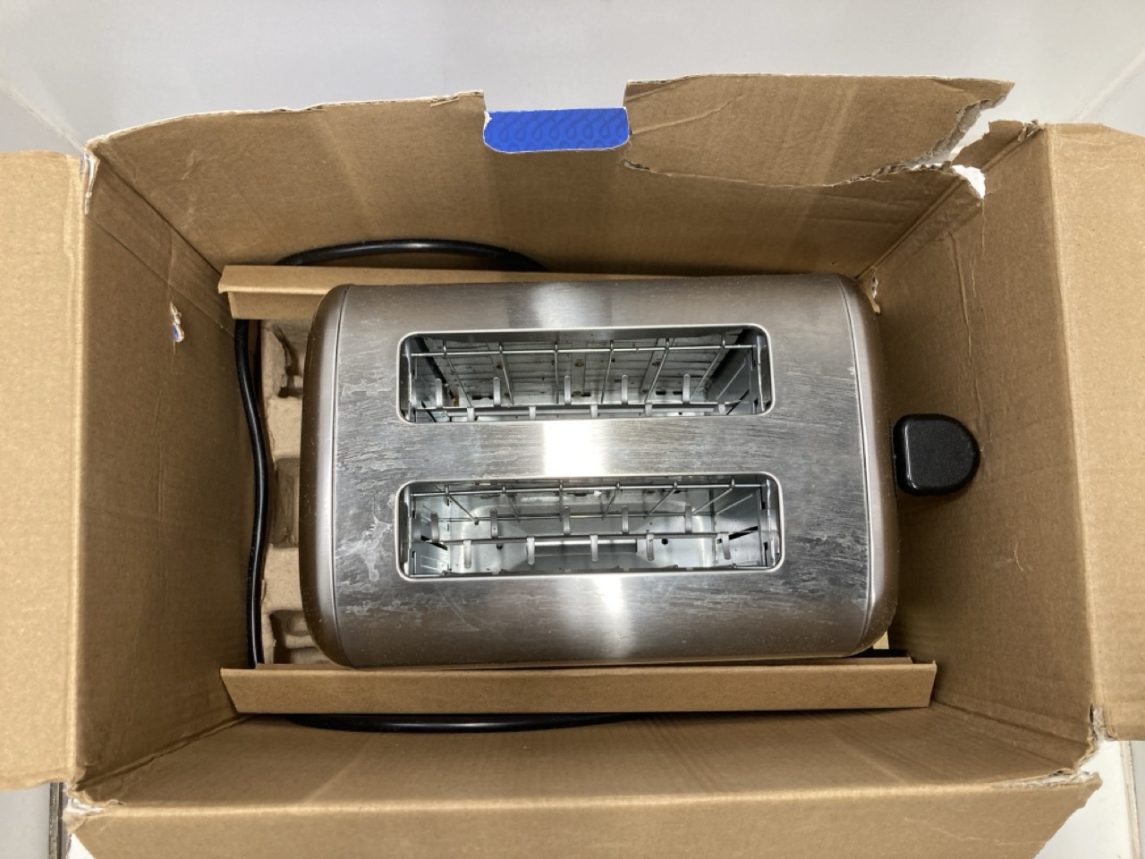 Lot 230  
            Edinburgh SR24 - Delivery Only 

                
QUANTITY OF KITCHEN & APPLIANCES ITEMS TO INCLUDE RUSSELL HOBBS FOOD COLLECTION E...