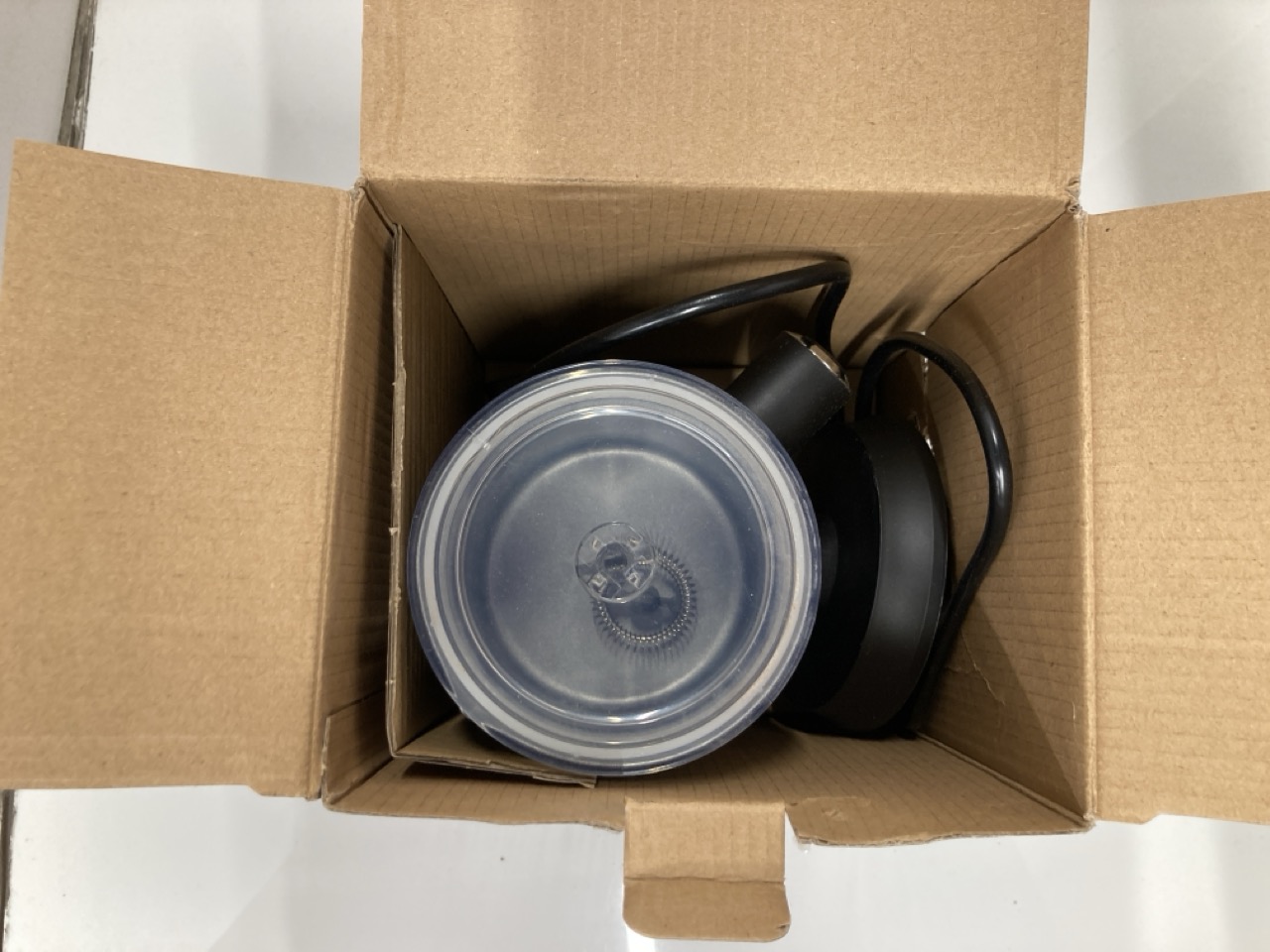 Lot 232  
            Edinburgh SR24 - Delivery Only 

                
QUANTITY OF KITCHEN & APPLIANCES ITEMS TO INCLUDE BODUM CAFFETTIERA 1.8L BLACK CA...