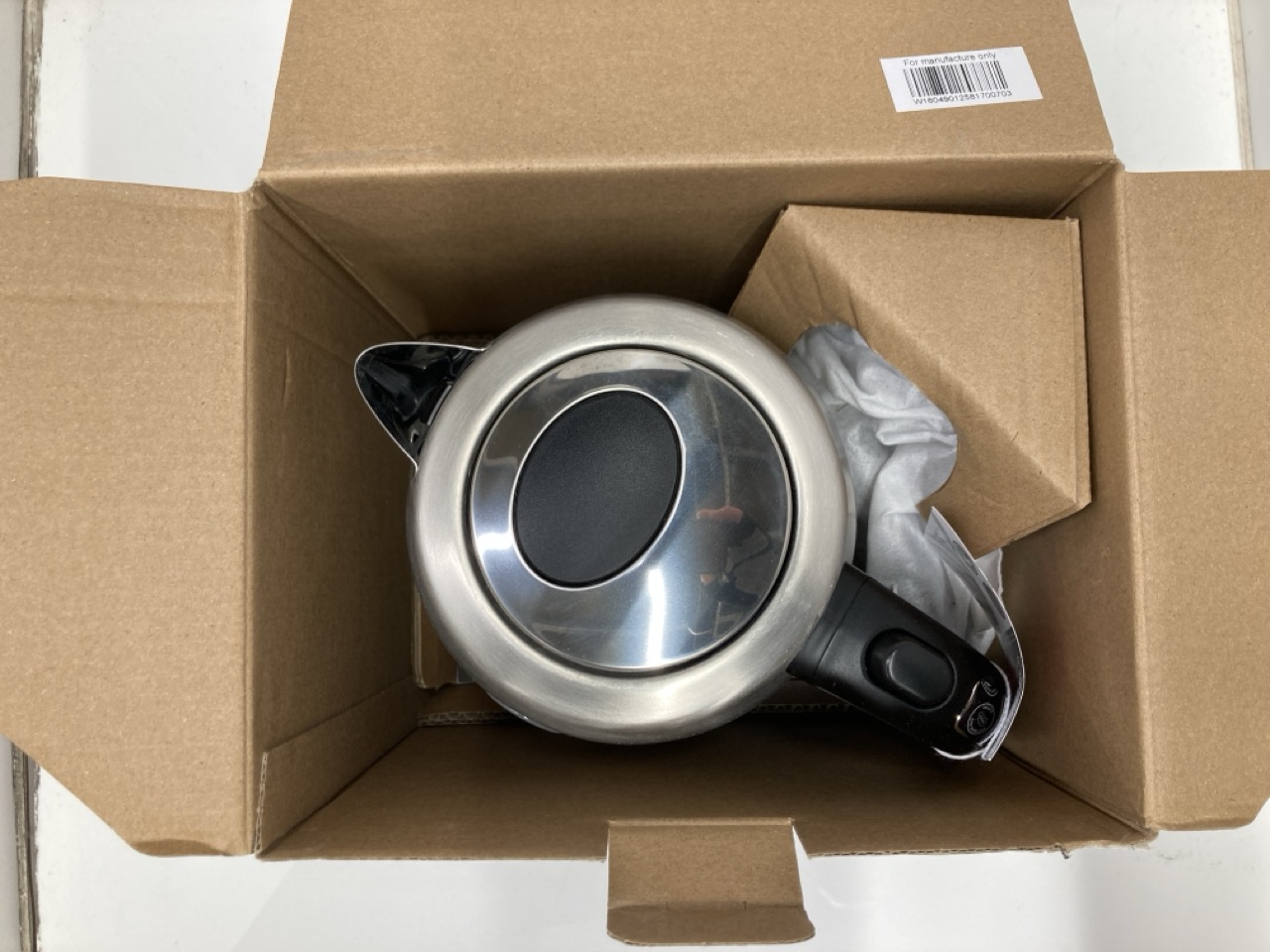 Lot 233  
            Edinburgh SR24 - Delivery Only 

                
QUANTITY OF KITCHEN & APPLIANCES ITEMS TO INCLUDE NINJA BLAST PORTABLE BLENDER, 5... - Image 4