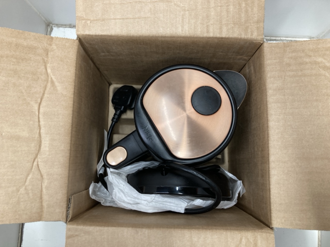 Lot 236  
            Edinburgh SR24 - Delivery Only 

                
QUANTITY OF KITCHEN & APPLIANCES ITEMS TO INCLUDE KENWOOD COMPACT FOOD PROCESSOR,...