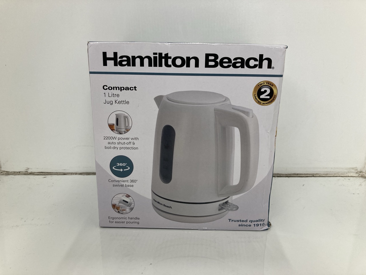 Lot 238  
            Edinburgh SR24 - Delivery Only 

                
QUANTITY OF KITCHEN & APPLIANCES ITEMS TO INCLUDE SWAN SH27010N PLUG-IN FAN HEATE...