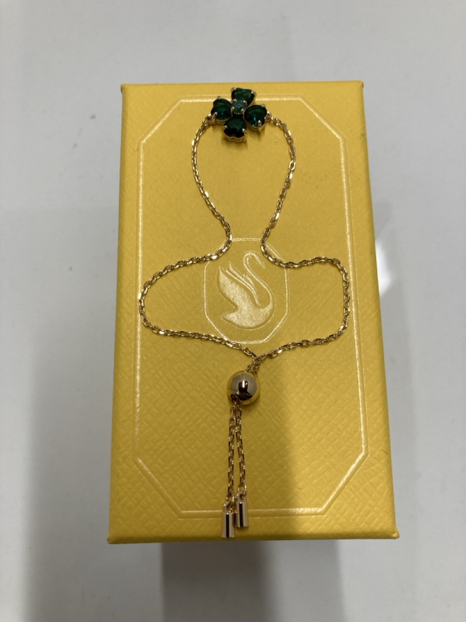 Lot 241  
            Edinburgh SR24 - Delivery Only 

                
SWAROVSKI MOON SHAPED EARINGS & SWAROVSKI CLOVER SHAPED NECKLACE : LOCATION - D RACK