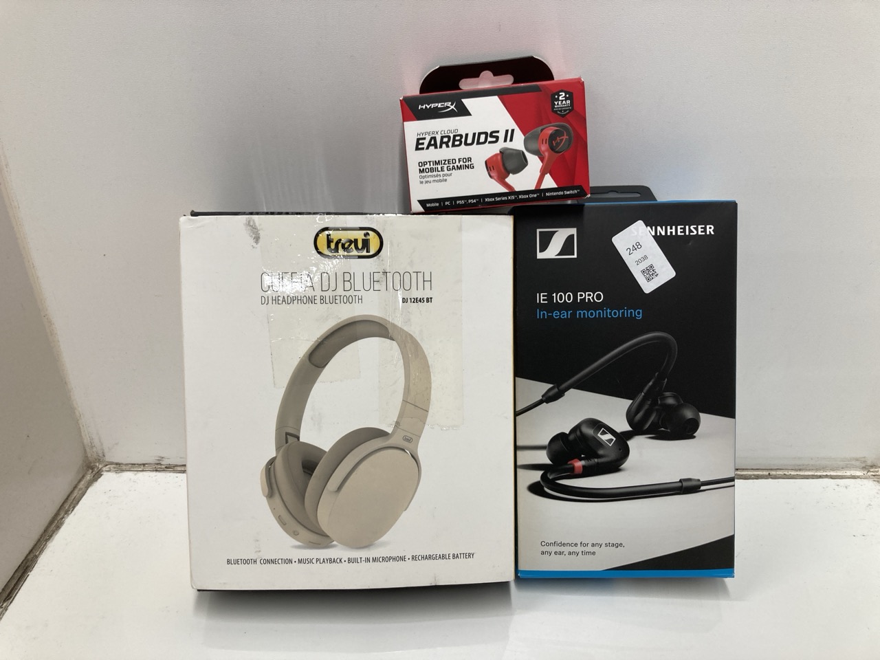 Lot 248  
            Edinburgh SR24 - Delivery Only 

                
QUANTITY OF TECH & GAMING  ITEMS TO INCLUDE HYPERX CLOUD EARBUDS II - WIRED GAMIN...