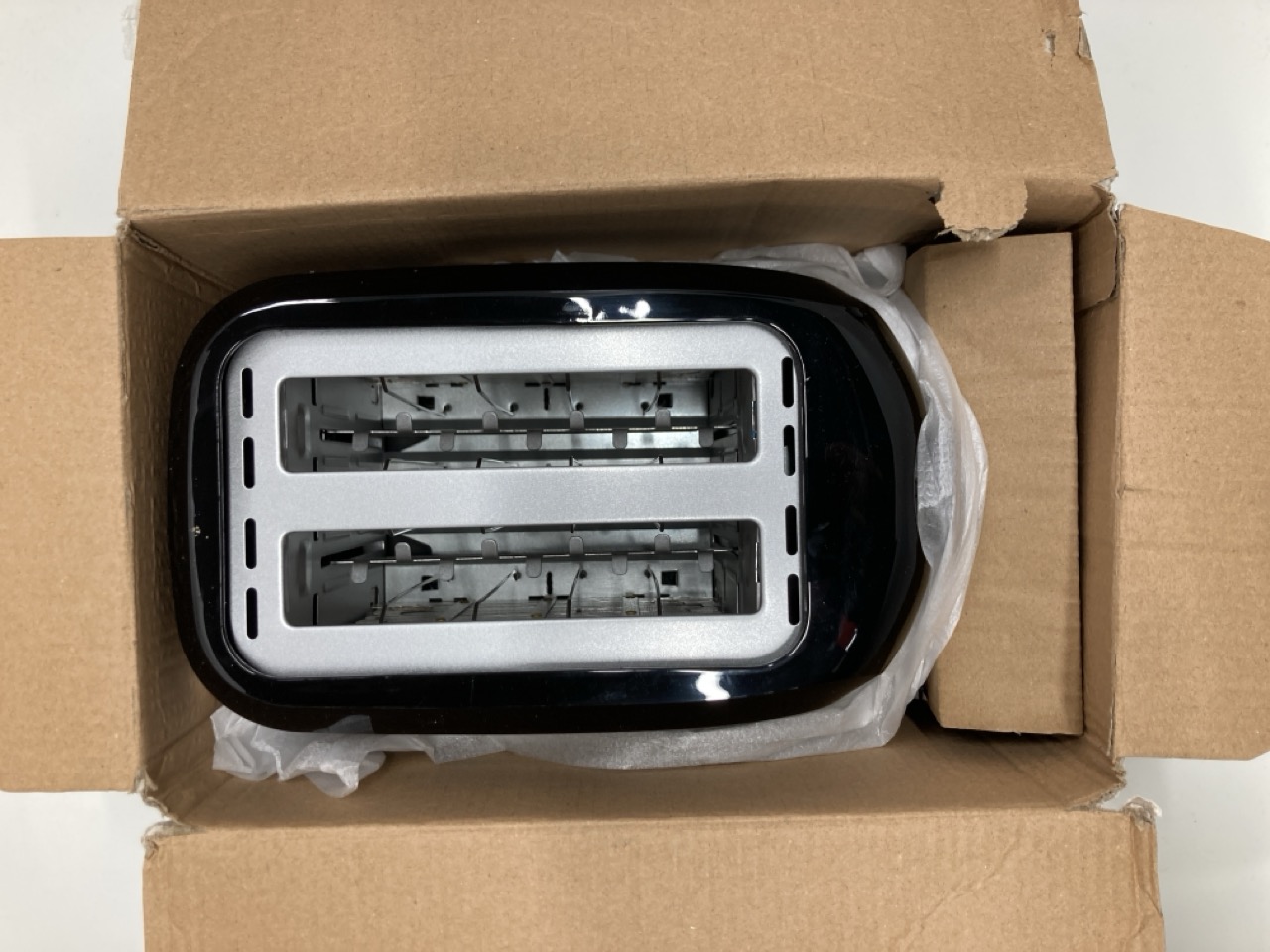 Lot 250  
            Edinburgh SR24 - Delivery Only 

                
QUANTITY OF KITCHEN & APPLIANCES ITEMS TO INCLUDE PHILIPS GC026/00 DIFFERENT FABR...