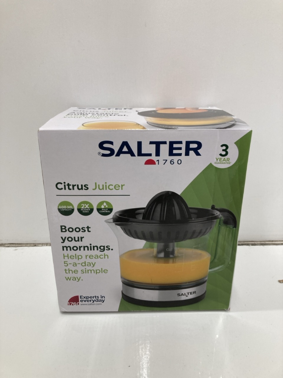 Lot 251  
            Edinburgh SR24 - Delivery Only 

                
QUANTITY OF KITCHEN & APPLIANCES ITEMS TO INCLUDE SALTER ELECTRIC FRUIT JUICER – ...