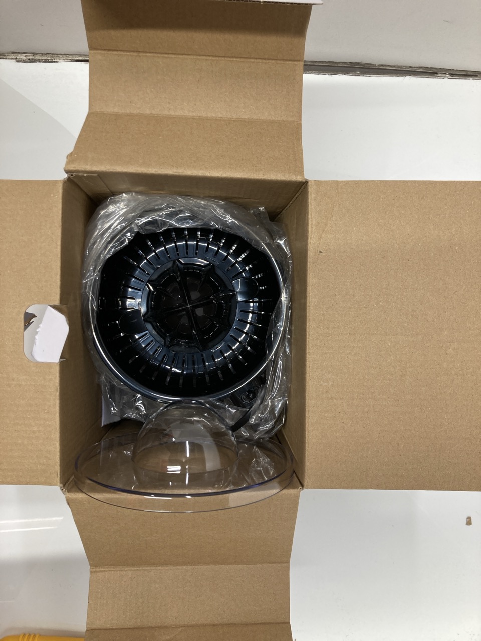 Lot 251  
            Edinburgh SR24 - Delivery Only 

                
QUANTITY OF KITCHEN & APPLIANCES ITEMS TO INCLUDE SALTER ELECTRIC FRUIT JUICER – ...