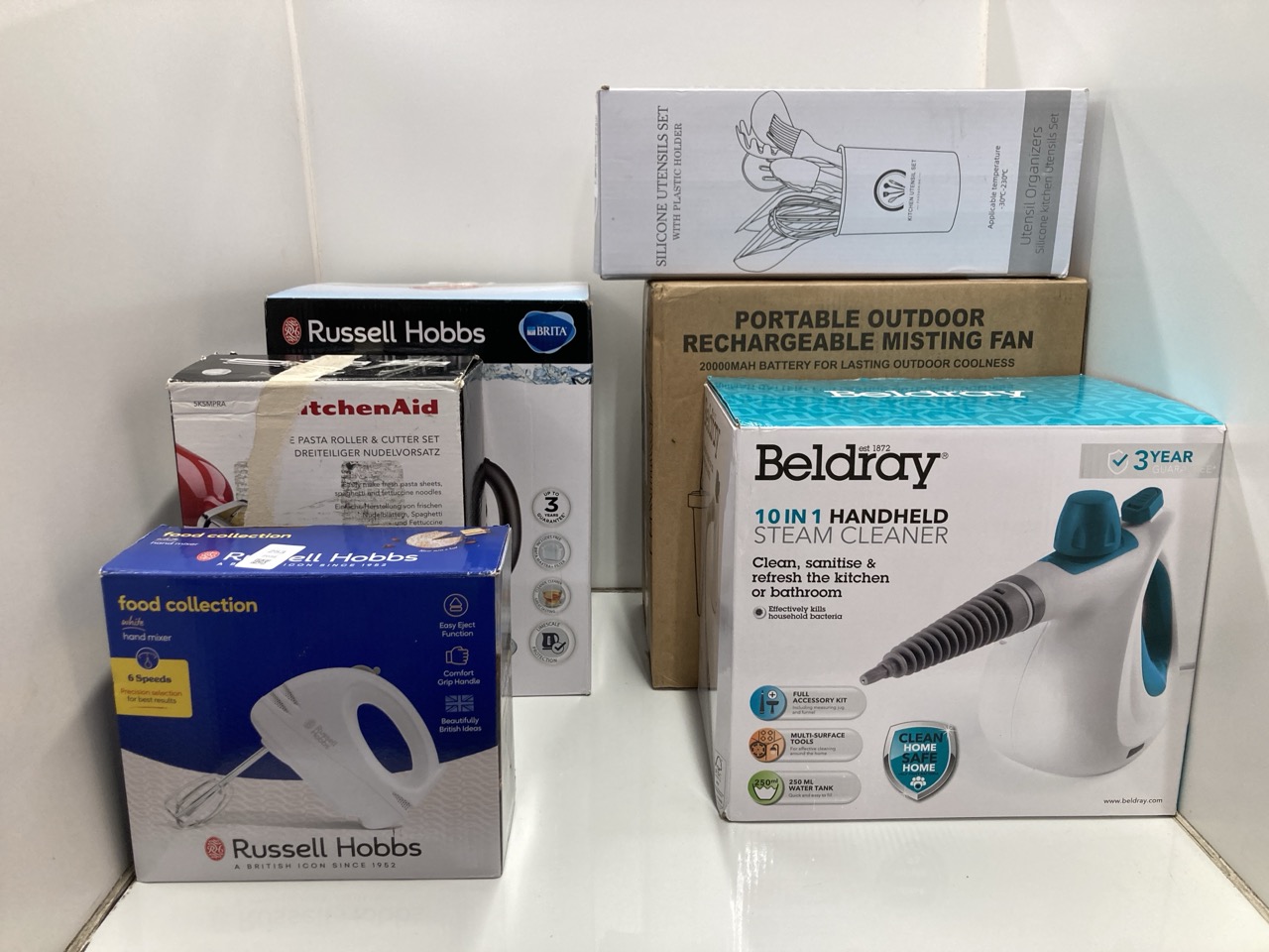 Lot 253  
            Edinburgh SR24 - Delivery Only 

                
QUANTITY OF KITCHEN & APPLIANCES ITEMS TO INCLUDE RUSSELL HOBBS FOOD COLLECTION E...