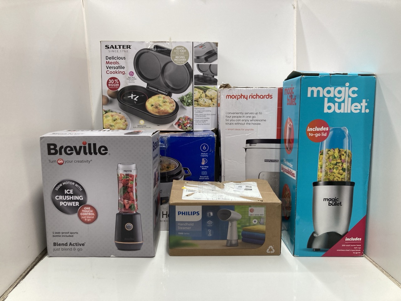 Lot 256  
            Edinburgh SR24 - Delivery Only 

                
QUANTITY OF KITCHEN & APPLIANCES ITEMS TO INCLUDE NUTRIBULLET MAGIC BULLET STARTE...