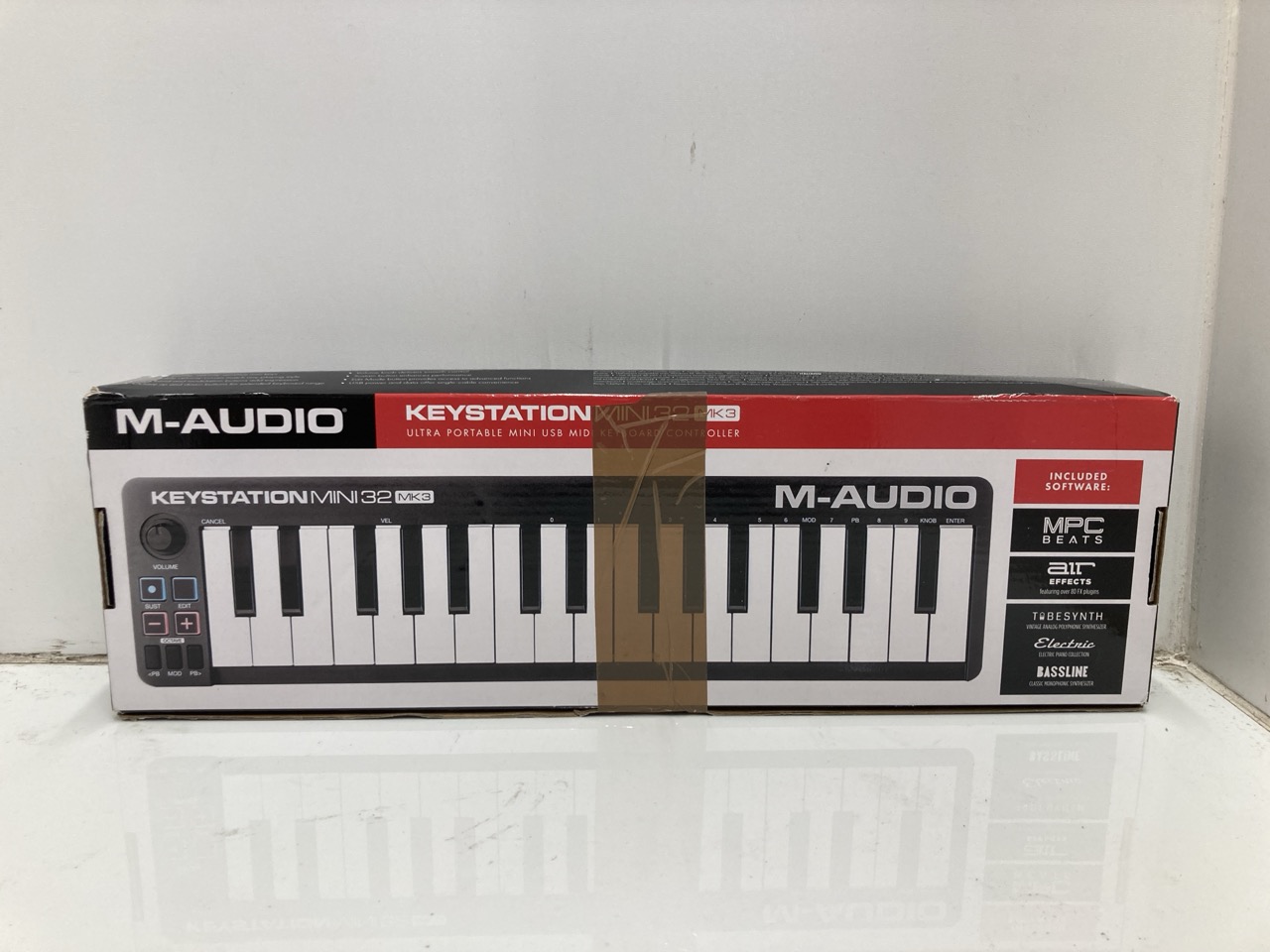 Lot 259  
            Edinburgh SR24 - Delivery Only 

                
QUANTITY OF TV & AUDIO ITEMS TO INCLUDE AKAI PROFESSIONAL MPK MINI MK3 - 25 KEY U... - Image 2