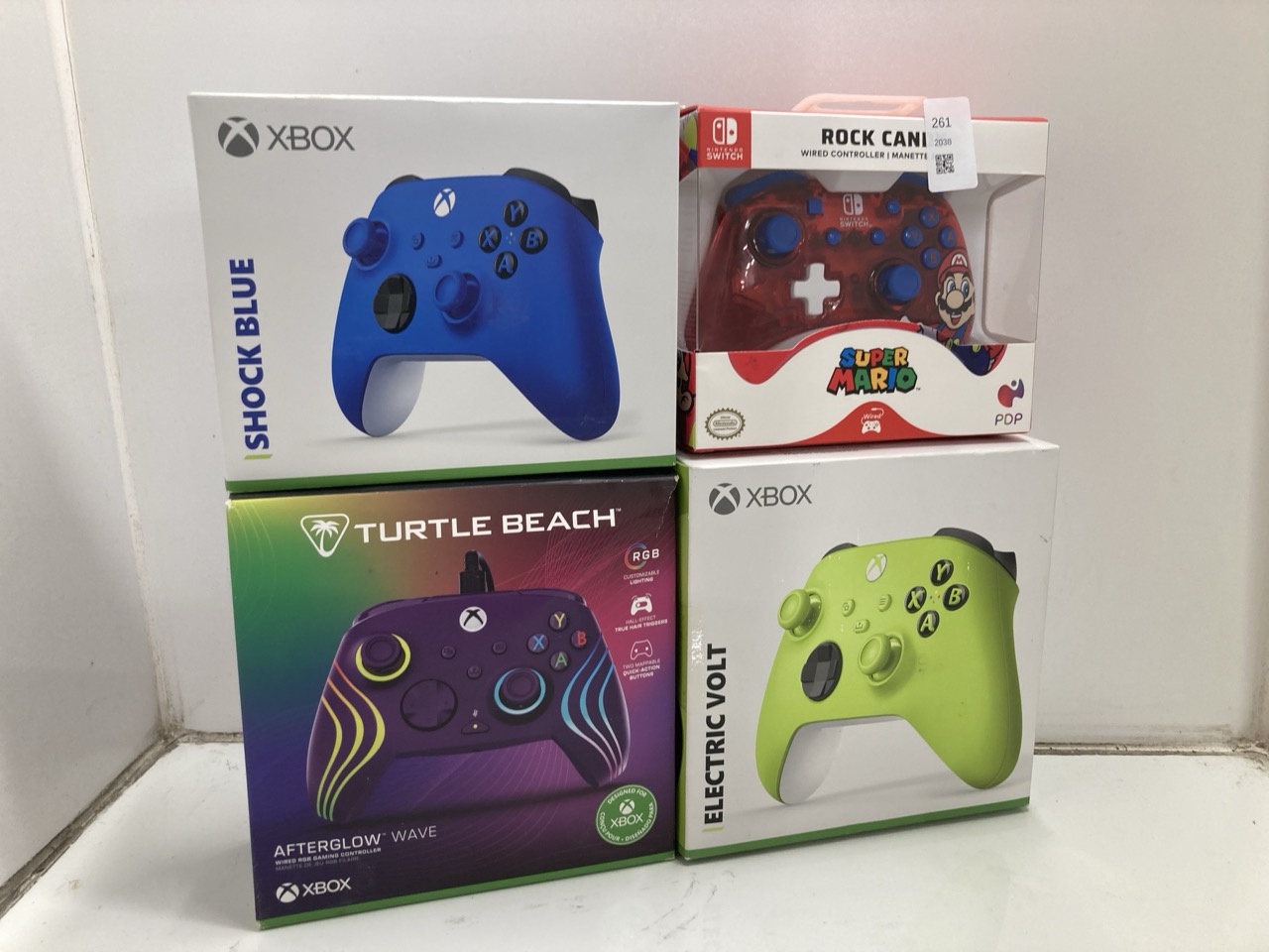Lot 261  
            Edinburgh SR24 - Delivery Only 

                
QUANTITY OF TECH & GAMING ITEMS TO INCLUDE PDP ROCK CANDY WIRED GAMING SWITCH PRO...