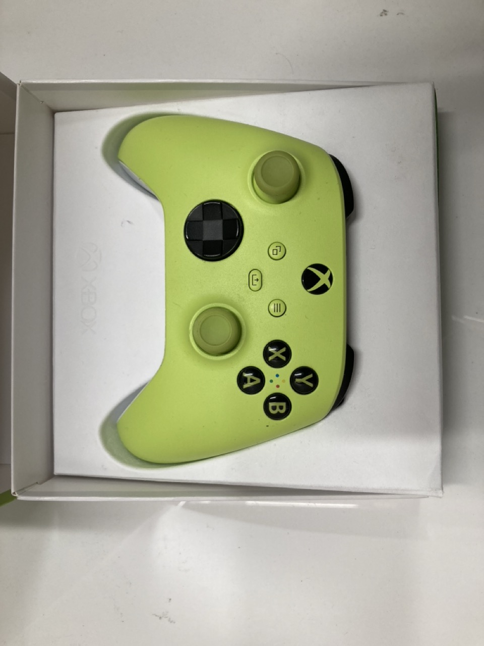 Lot 261  
            Edinburgh SR24 - Delivery Only 

                
QUANTITY OF TECH & GAMING ITEMS TO INCLUDE PDP ROCK CANDY WIRED GAMING SWITCH PRO...