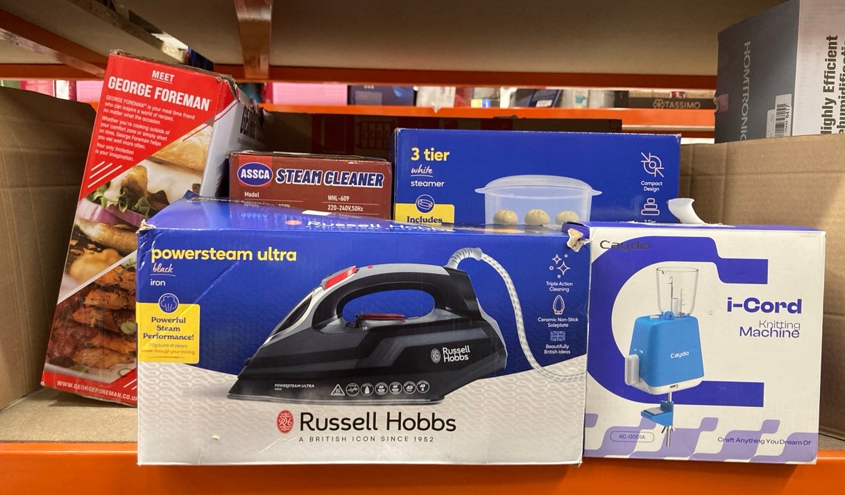 Lot 264  
            Edinburgh SR24 - Delivery Only 

                
QUANTITY OF KITCHEN & APPLIANCES ITEMS TO INCLUDE RUSSELL HOBBS STEAM IRON [3100W...
