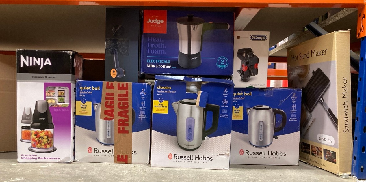 Lot 265  
            Edinburgh SR24 - Delivery Only 

                
QUANTITY OF KITCHEN & APPLIANCES ITEMS TO INCLUDE RUSSELL HOBBS QUIET BOIL KETTLE...