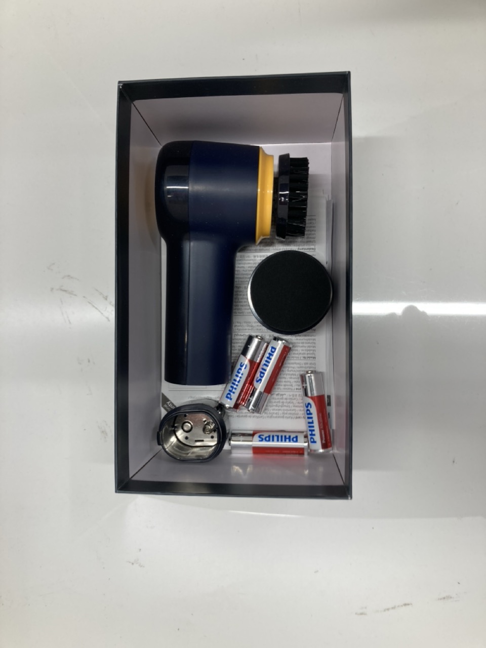 Lot 265  
            Edinburgh SR24 - Delivery Only 

                
QUANTITY OF KITCHEN & APPLIANCES ITEMS TO INCLUDE RUSSELL HOBBS QUIET BOIL KETTLE...