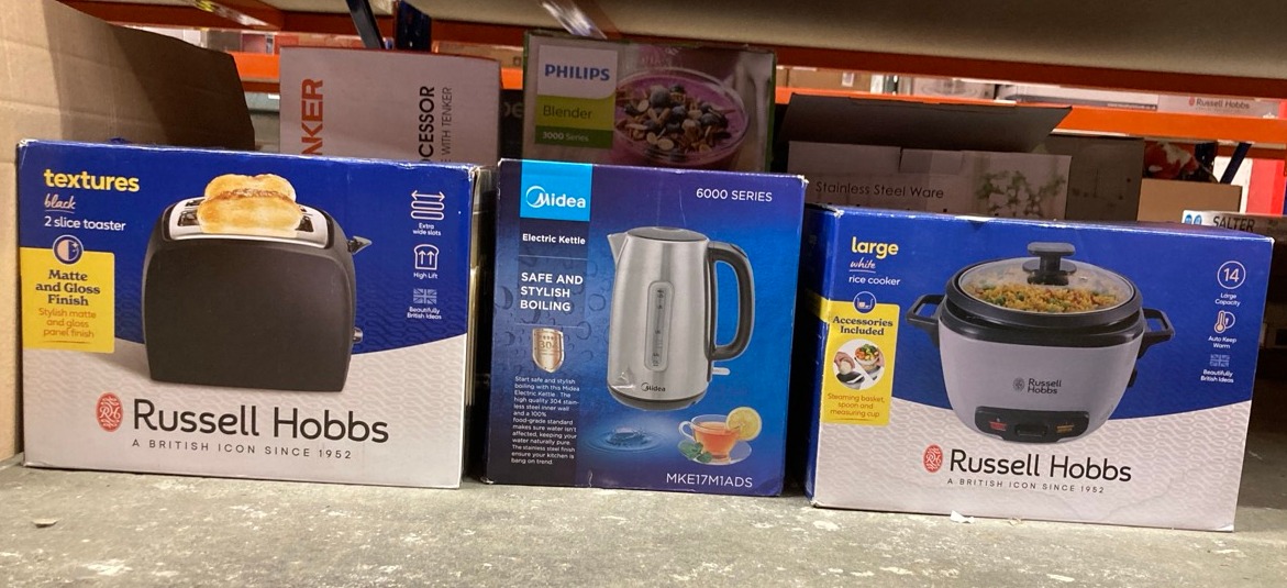 Lot 267  
            Edinburgh SR24 - Delivery Only 

                
QUANTITY OF KITCHEN & APPLIANCES ITEMS TO INCLUDE MIDEA ELECTRIC KETTLE 3000W FAS...