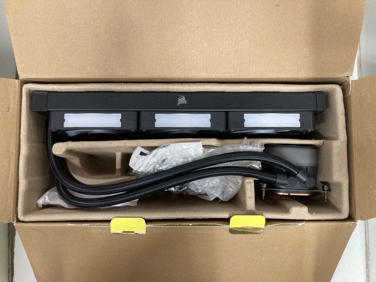 Lot 272  
            Edinburgh SR24 - Delivery Only 

                
CORSAIR ICUE LINK TITAN 360 RXRGB LIQUID CPU COOLER : LOCATION - D RACK