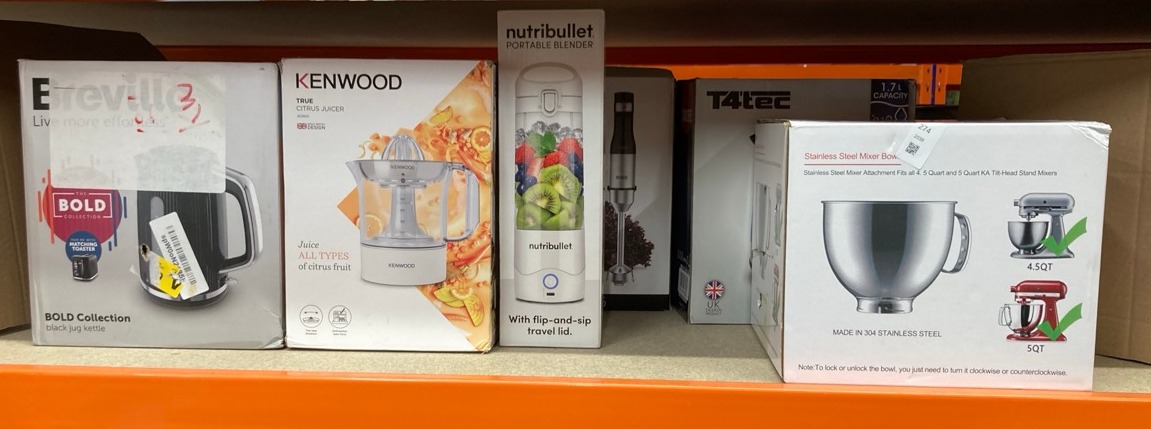 Lot 274  
            Edinburgh SR24 - Delivery Only 

                
QUANTITY OF KITCHEN & APPLIANCES ITEMS TO INCLUDE NUTRIBULLET PORTABLE BLENDER IN...