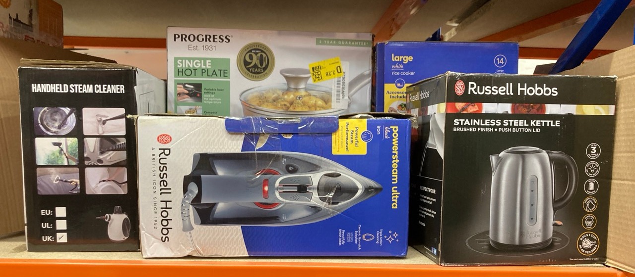 Lot 276  
            Edinburgh SR24 - Delivery Only 

                
QUANTITY OF KITCHEN & APPLIANCES ITEMS TO INCLUDE RUSSELL HOBBS STEAM IRON [3100W...