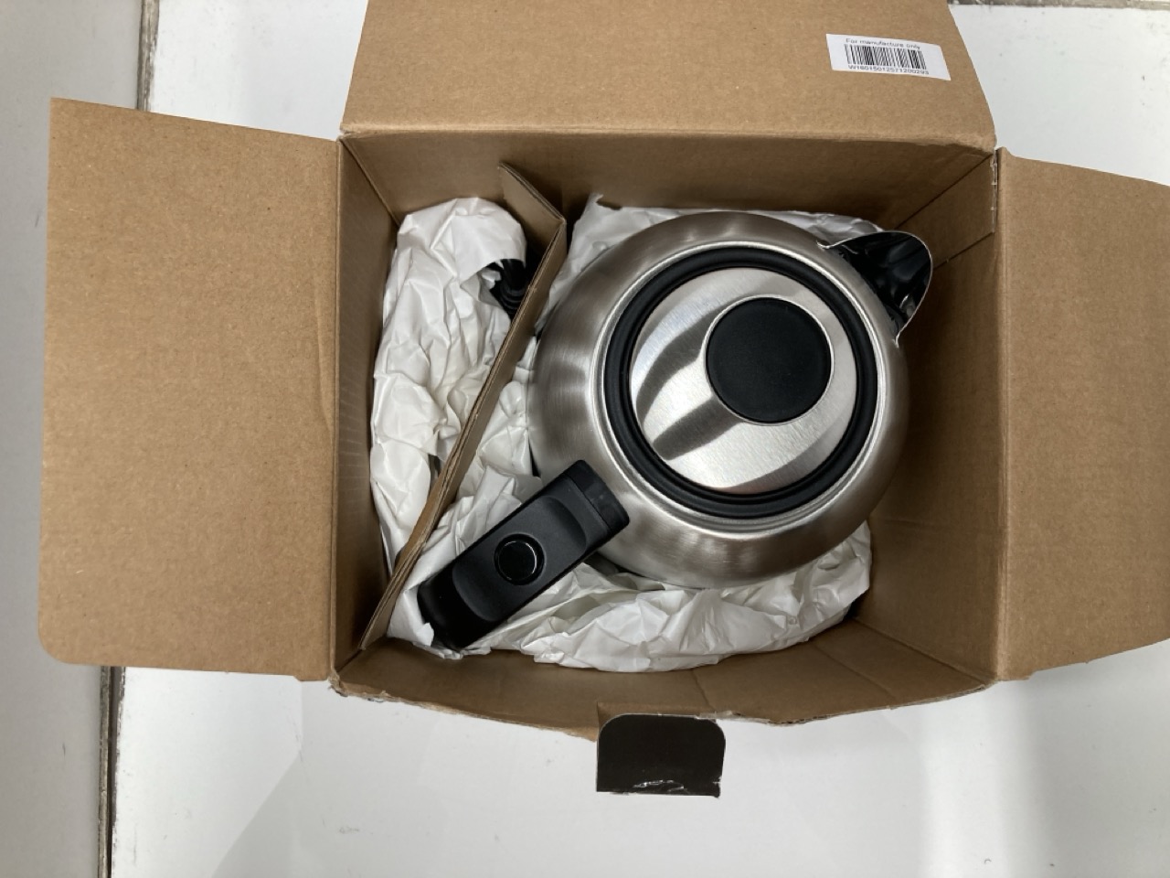 Lot 276  
            Edinburgh SR24 - Delivery Only 

                
QUANTITY OF KITCHEN & APPLIANCES ITEMS TO INCLUDE RUSSELL HOBBS STEAM IRON [3100W... - Image 4