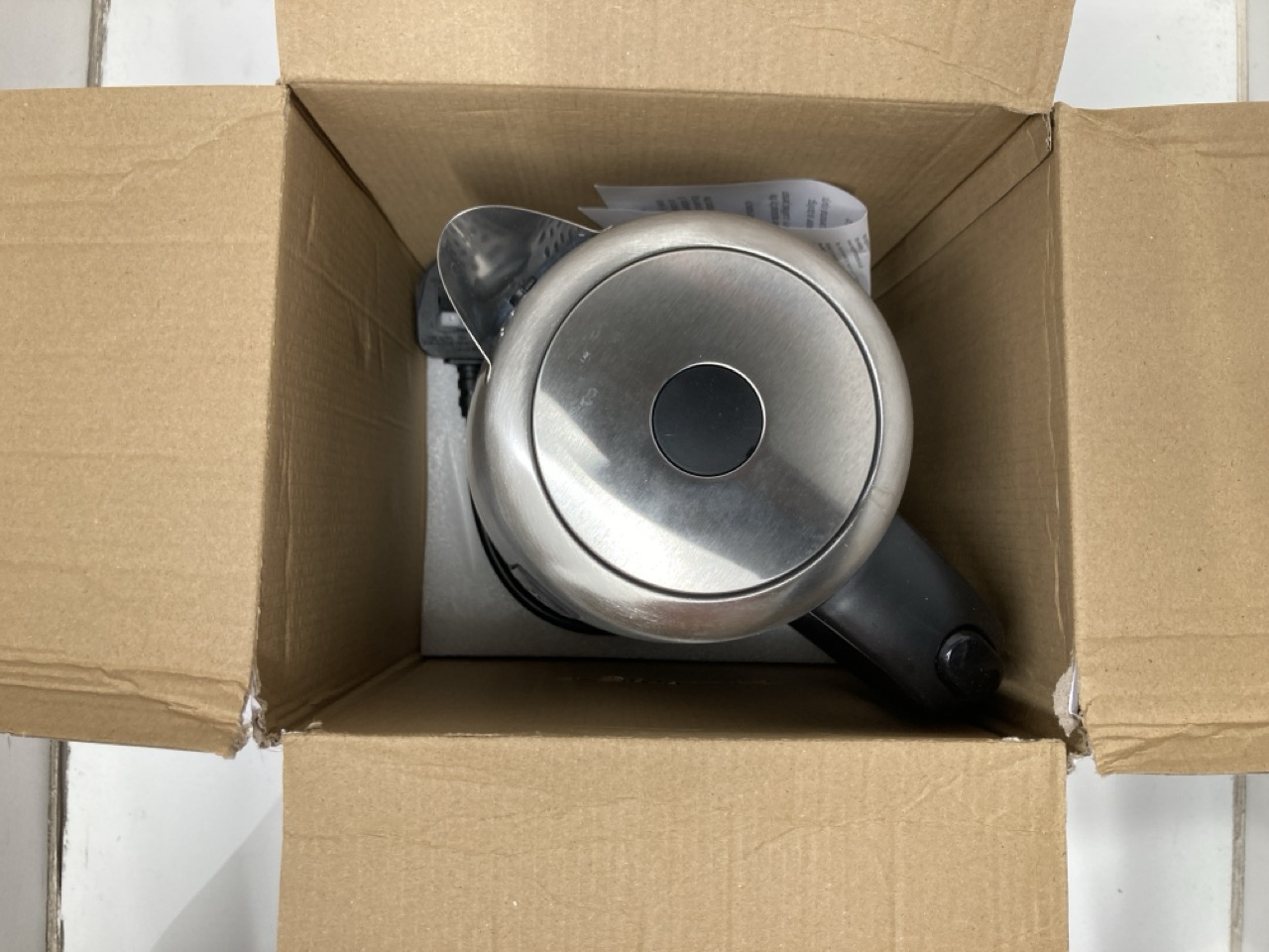 Lot 277  
            Edinburgh SR24 - Delivery Only 

                
QUANTITY OF KITCHEN & APPLIANCES ITEMS TO INCLUDE CUQOO 2KW FAN COOLER AND HEATER... - Image 4