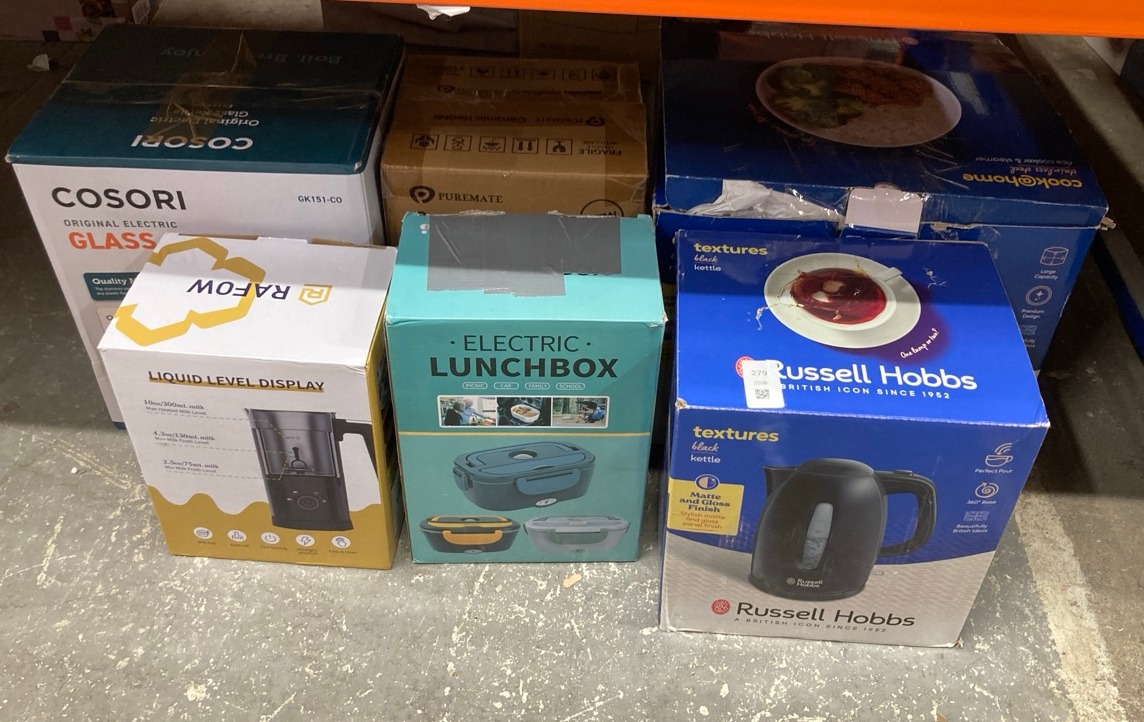 Lot 279  
            Edinburgh SR24 - Delivery Only 

                
QUANTITY OF KITCHEN & APPLIANCES ITEMS TO INCLUDE RUSSELL HOBBS TEXTURES ELECTRIC...