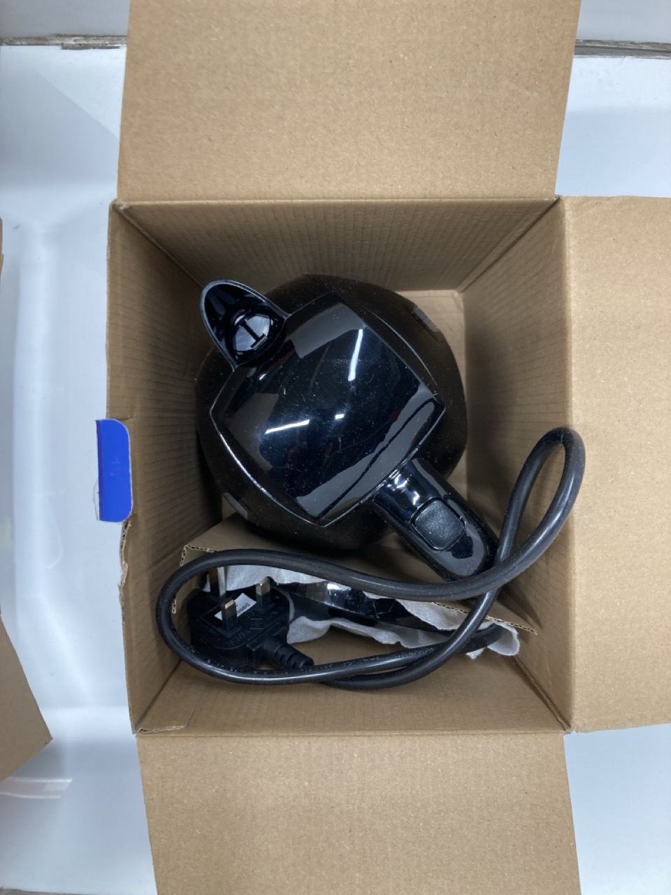 Lot 279  
            Edinburgh SR24 - Delivery Only 

                
QUANTITY OF KITCHEN & APPLIANCES ITEMS TO INCLUDE RUSSELL HOBBS TEXTURES ELECTRIC... - Image 4