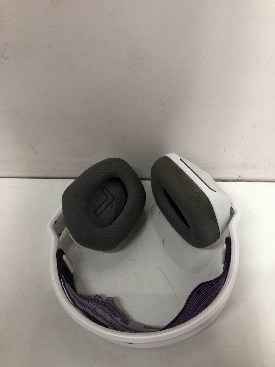 Lot 285  
            Edinburgh SR24 - Delivery Only 

                
LOGITECH G733 LIGHTSPEED WIRELESS GAMING HEADSET WITH SUSPENSION HEADBAND, LIGHTS...