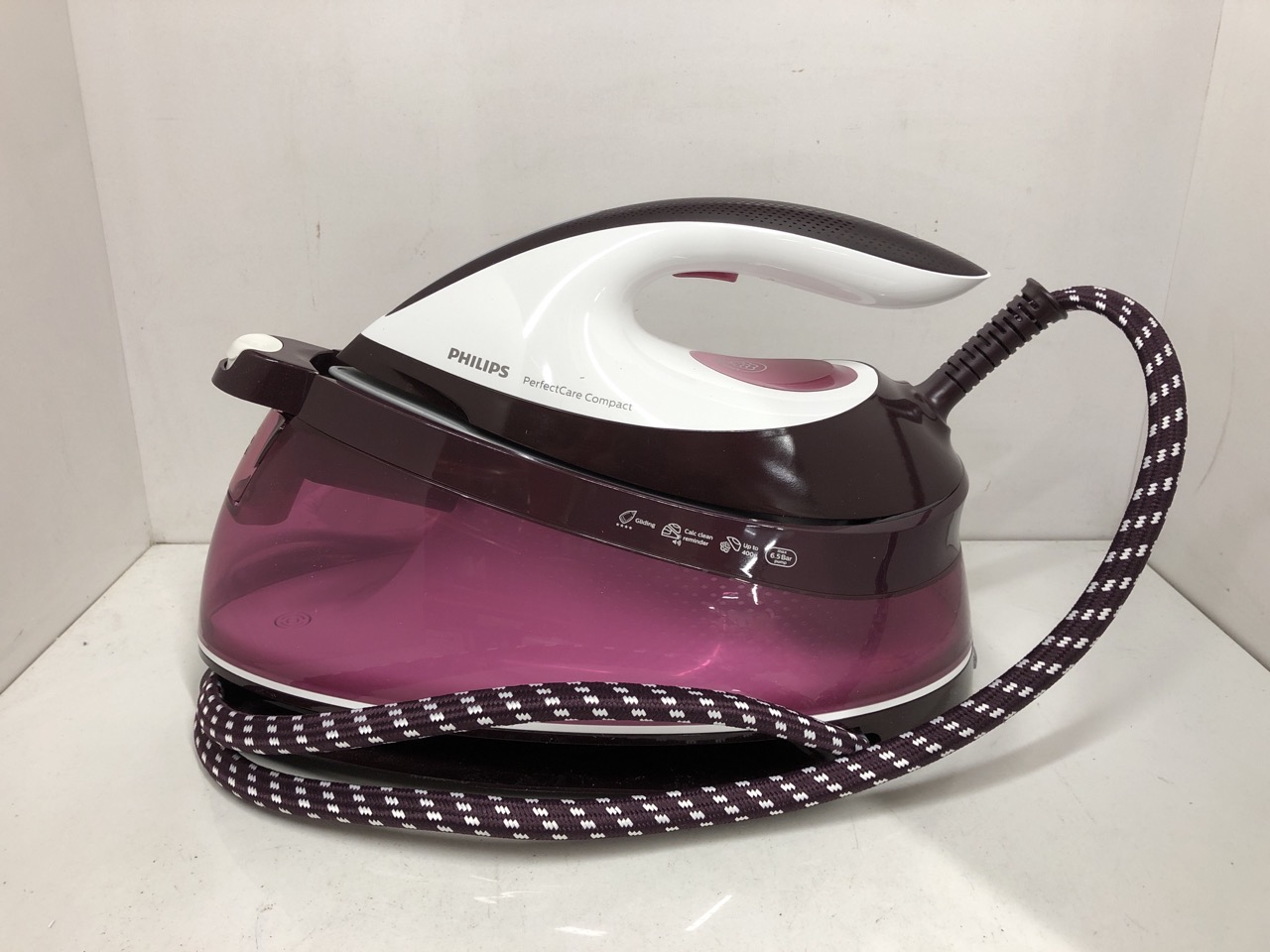 Lot 294  
            Edinburgh SR24 - Delivery Only 

                
PHILIPS PERFECTCARE COMPACT STEAM GENERATOR - 2400W, 400G STEAM BOOST, 6.5 BAR PR...