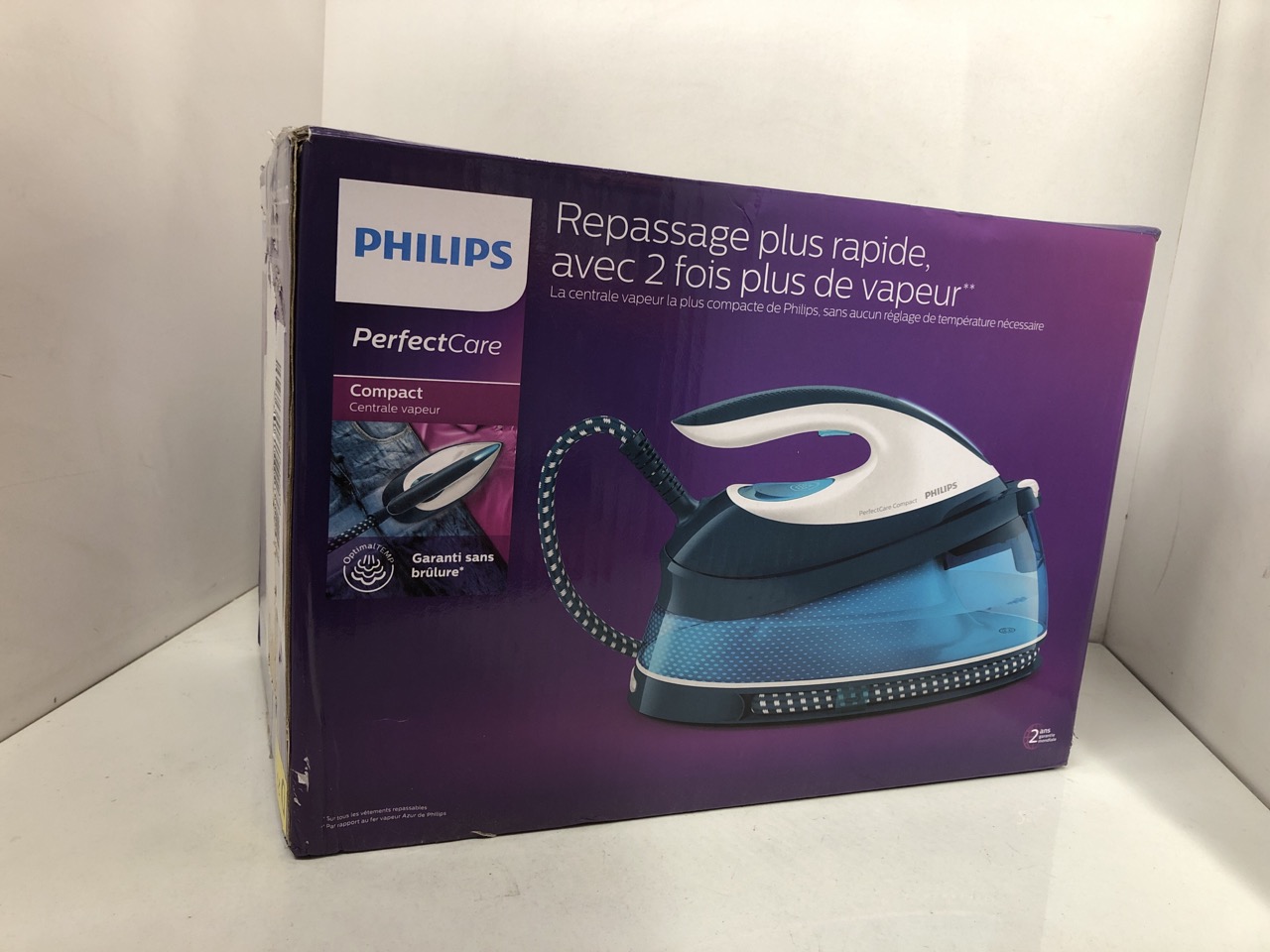 Lot 298  
            Edinburgh SR24 - Delivery Only 

                
PHILIPS PERFECTCARE COMPACT STEAM GENERATOR IRON, 1.5L WATER TANK, ENERGY SAVING,...