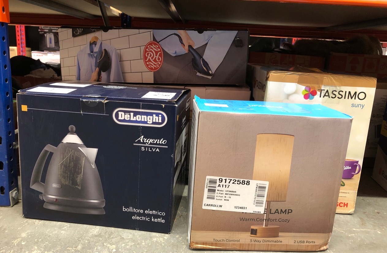 Lot 301  
            Edinburgh SR24 - Delivery Only 

                
QUANTITY OF KITCHEN & APPLIANCES ITEMS TO INCLUDE TASSIMO BY BOSCH SUNY 'SPECIAL ...