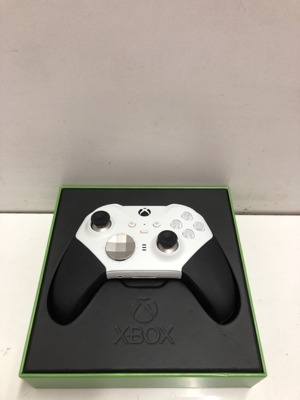 Lot 305  
            Edinburgh SR24 - Delivery Only 

                
XBOX ELITE BLUETOOTH WIRELESS CONTROLLER SERIES 2 - CORE EDITION (WHITE) FOR PC, ...