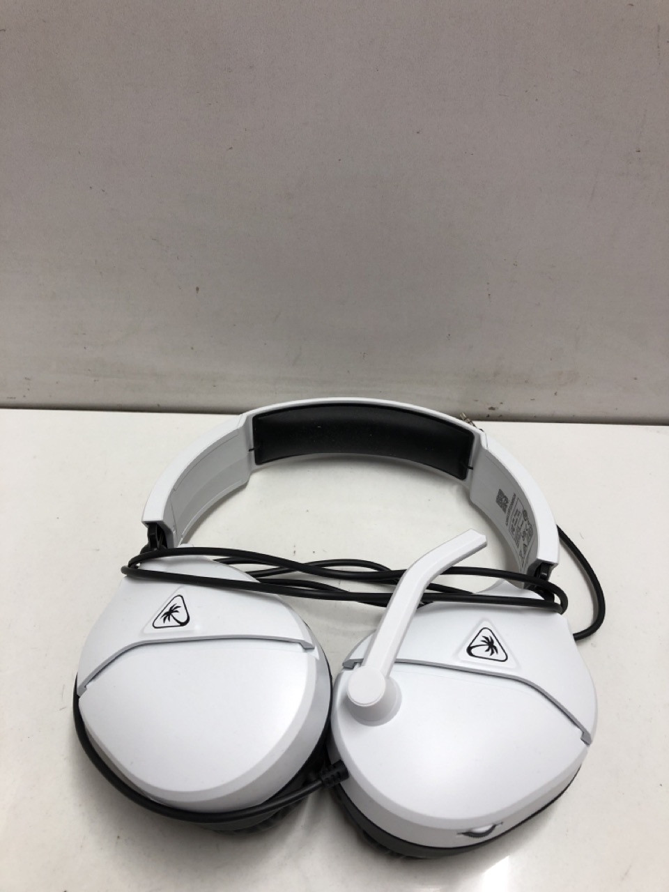 Lot 307  
            Edinburgh SR24 - Delivery Only 

                
QUANTITY OF TECH & GAMING ITEMS TO INCLUDE TURTLE BEACH RECON 70 WHITE XBOX WIRED... - Image 4