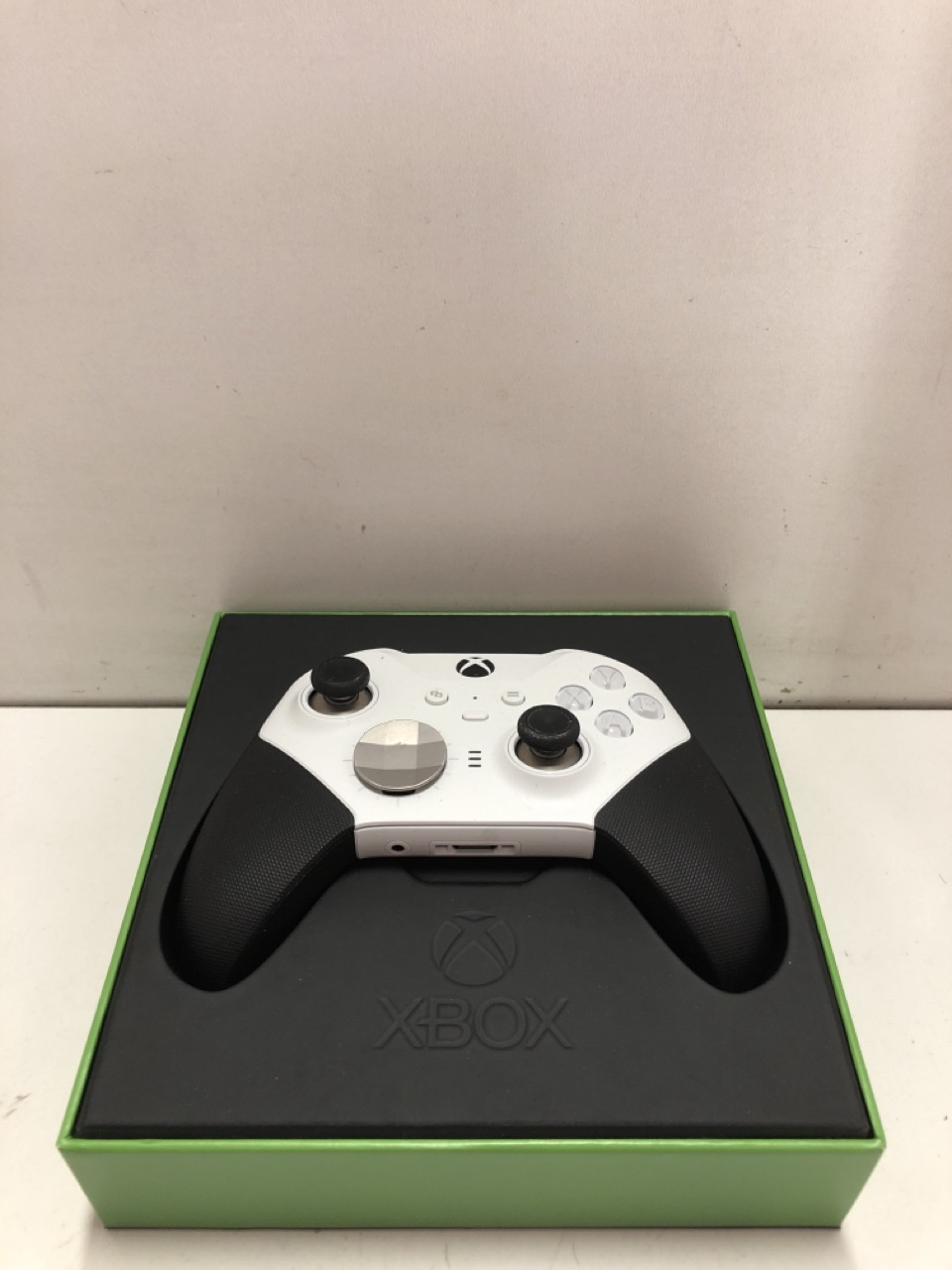 Lot 308  
            Edinburgh SR24 - Delivery Only 

                
XBOX ELITE BLUETOOTH WIRELESS CONTROLLER SERIES 2 - CORE EDITION (WHITE) FOR PC, ... - Image 3