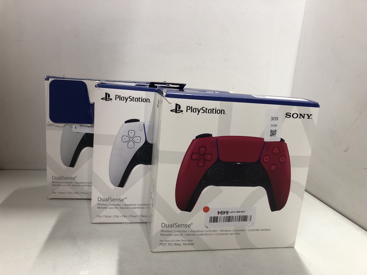 Lot 309  
            Edinburgh SR24 - Delivery Only 

                
QUANTITY OF TECH & GAMING ITEMS TO INCLUDE SONY PLAYSTATION DUALSENSE WIRELESS CO...