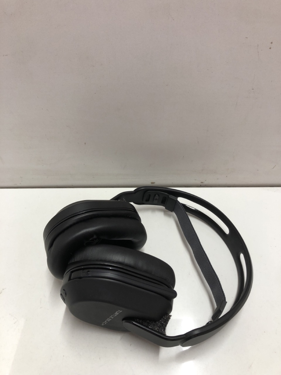 Lot 310  
            Edinburgh SR24 - Delivery Only 

                
QUANTITY OF ITEMS TO INCLUDE TURTLE BEACH STEALTH 500 BLACK XBOX WIRELESS GAMING ... - Image 4