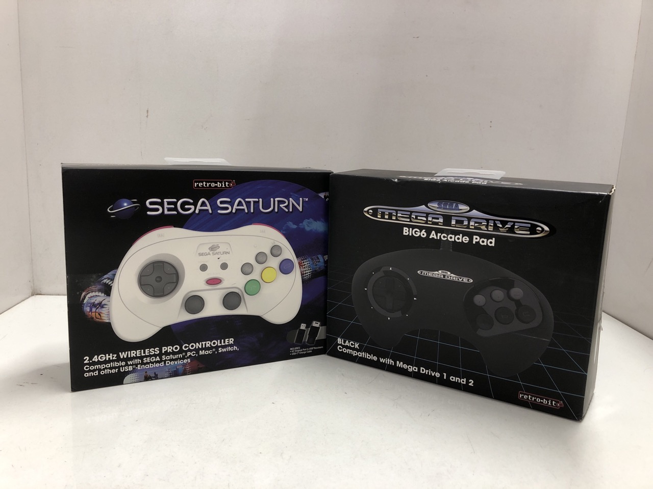 Lot 314  
            Edinburgh SR24 - Delivery Only 

                
QUANTITY OF TECH & GAMING ITEMS TO INCLUDE RETRO-BIT BIG6 CONTROLLER PAD FOR SEGA... - Image 2