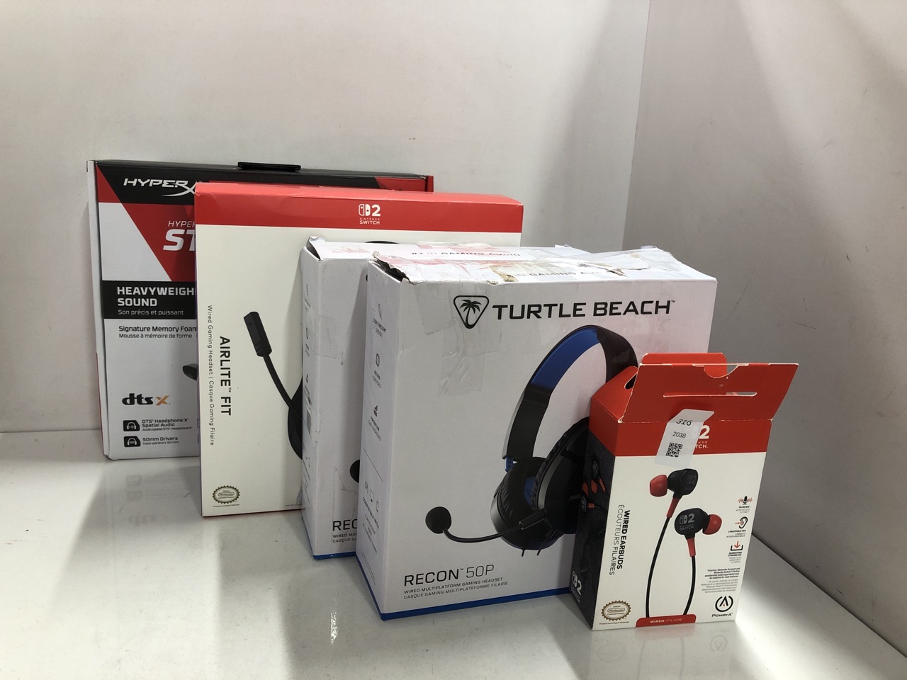 Lot 316  
            Edinburgh SR24 - Delivery Only 

                
QUANTITY OF TECH & GAMING ITEMS TO INCLUDE POWERA WIRED EARBUDS FOR NINTENDO SWIT...