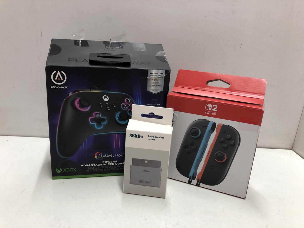 Lot 319  
            Edinburgh SR24 - Delivery Only 

                
QUANTITY OF TECH & GAMING ITEMS TO INCLUDE 8BITDO RETRO RECEIVER FOR PS1, PS2 & W... - Image 2