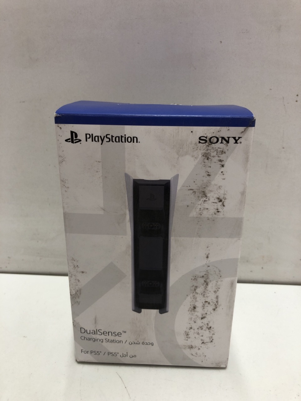 Lot 319  
            Edinburgh SR24 - Delivery Only 

                
QUANTITY OF TECH & GAMING ITEMS TO INCLUDE 8BITDO RETRO RECEIVER FOR PS1, PS2 & W... - Image 3