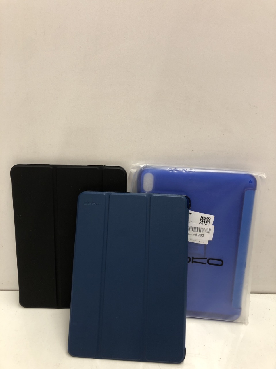 Lot 322  
            Edinburgh SR24 - Delivery Only 

                
QUANTITY OF TECH & GAMING ITEMS TO INCLUDE CREATIVE SOUND BLASTER PLAY. 3 USB AUD... - Image 2